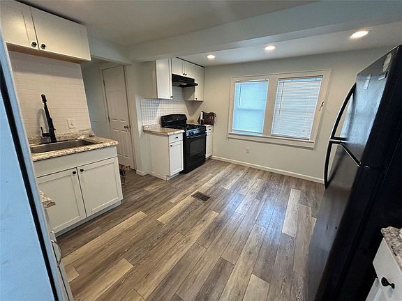 4th image of 710 N Rogers Ave