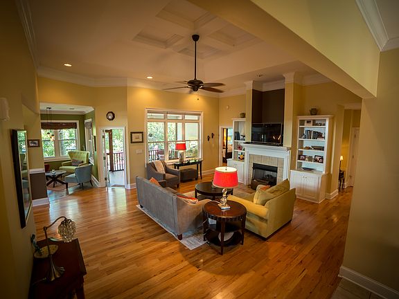 4th image of 658 Lake Frances Dr