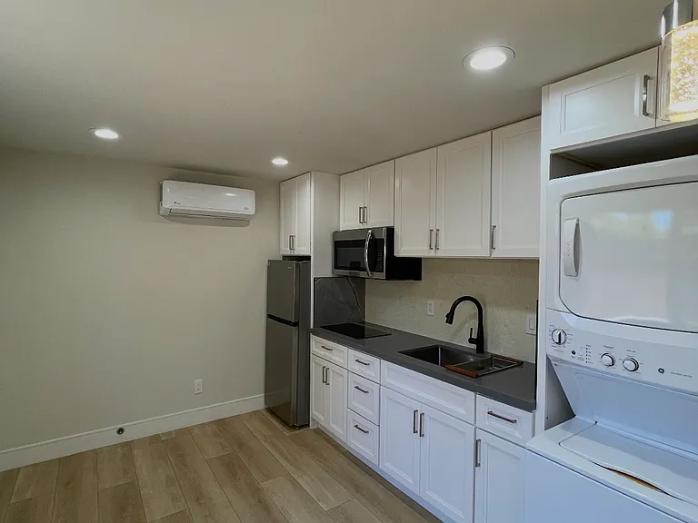 2525B Waverley St — Photo 5