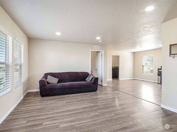 5th image of 3087 Road F NE