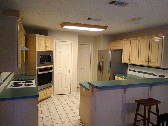 3rd image of 717 Carmel Dr