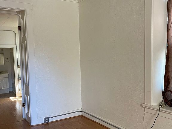 5th image of 428 Greenwood Ave APT 2