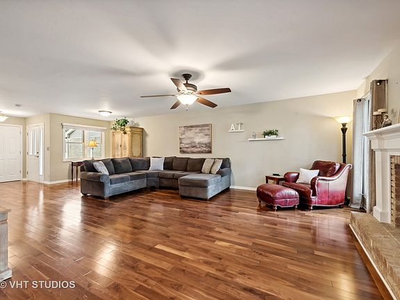 3rd image of 749 N Walden Dr