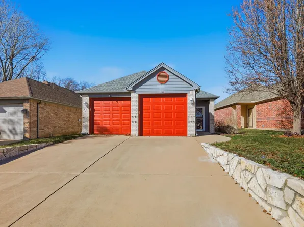 1142 Story Book Ln, Weatherford, TX 76086