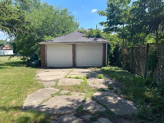 3rd image of 1305 E Broadway St