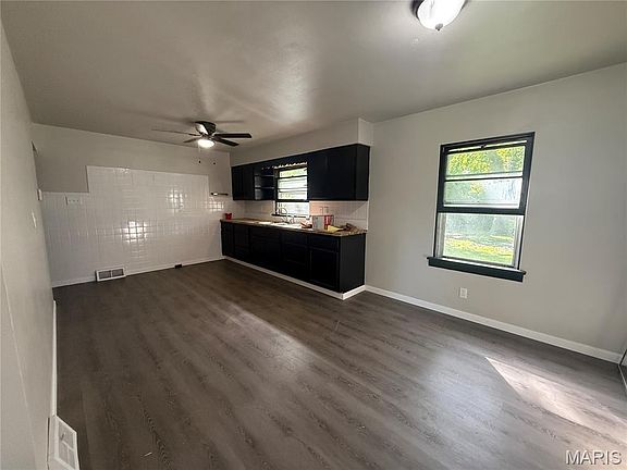 4th image of 804 Preston Ln