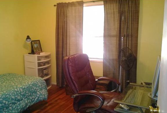 4th image of 3837 Snowden Ave