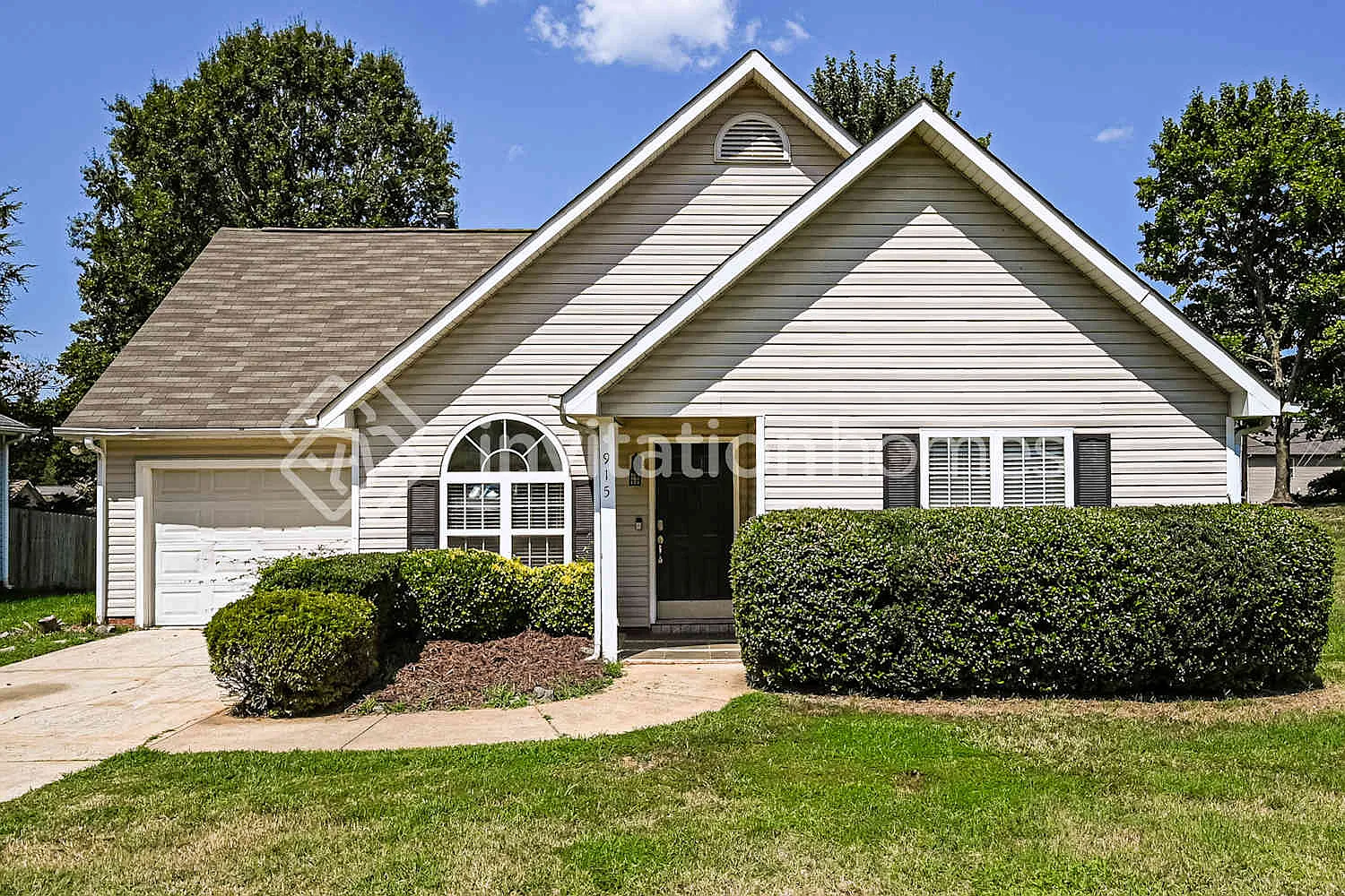 915 Jordans Pond Ln Charlotte, NC 28214 — Photo 1