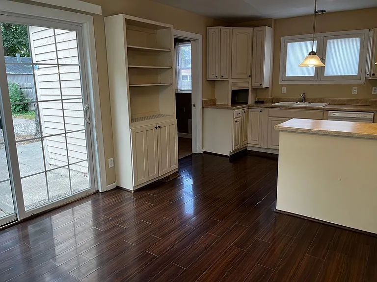 741 S 1st Ave — Photo 14