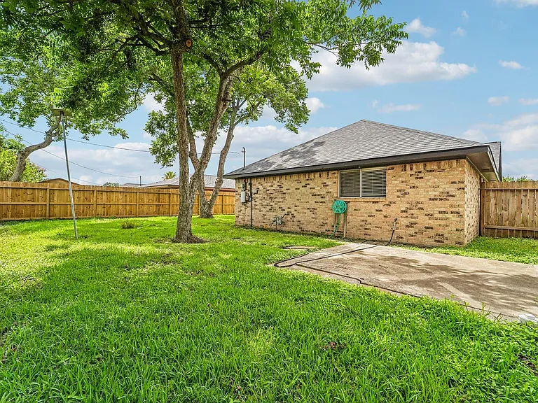 2801 Coy Dr — Photo 39