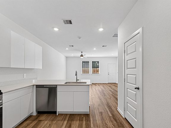4th image of 5927 Manning Oaks