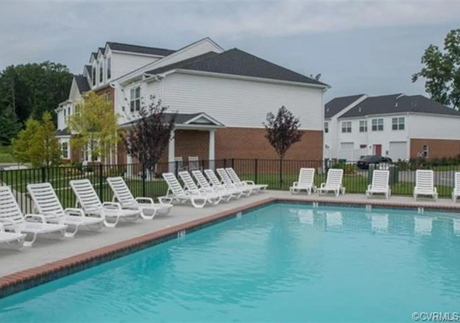 3 Bedroom Townhome in Pebble Lake Community — Photo 1