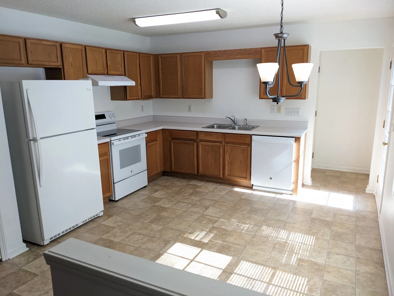 3 bed, 1210 sqft, $2,150 — Photo 4