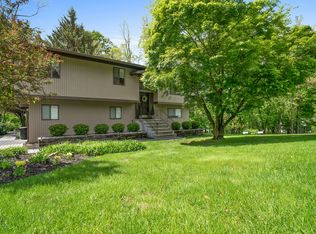 818 Tulip Dr, Valley Cottage, NY 10989