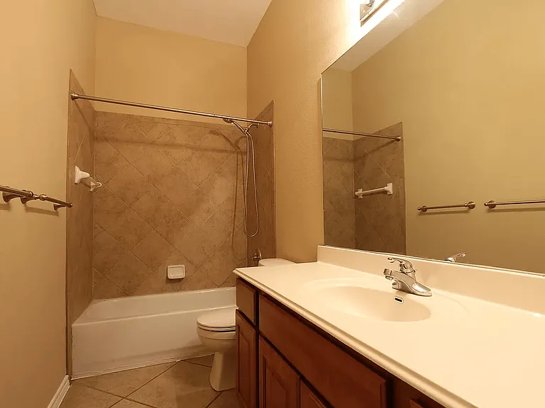 2nd full bathroom - Upstairs