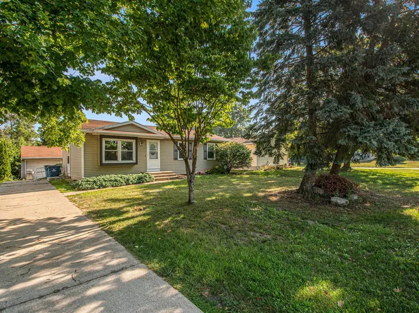 151 Regent St SE, Kentwood, MI 49548