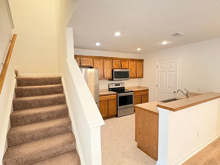390 Gardners Cir — Photo 10