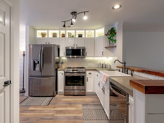 1228 Island Club Kitchen