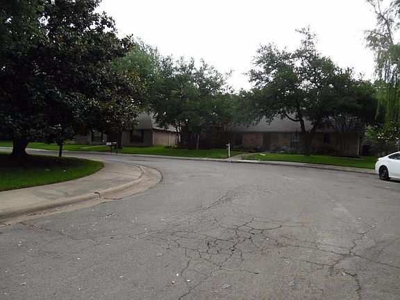 5th image of 17918 Carrollwood Dr