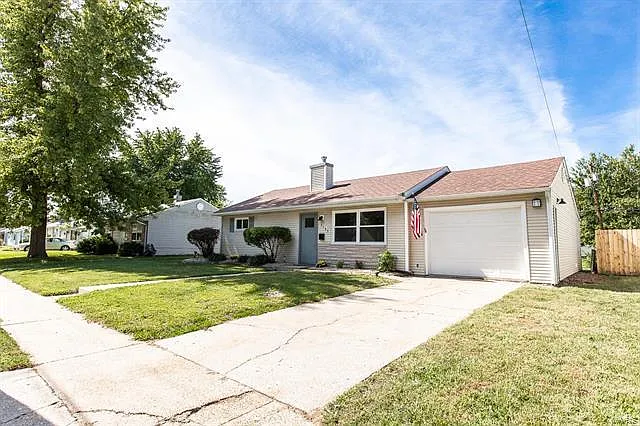 3135 Wayne Ave photo 1