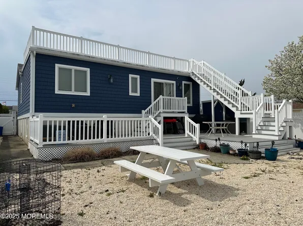 988 Capstan Dr, Forked River, NJ 08731