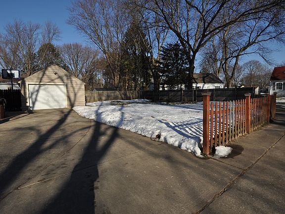 3rd image of 3300 Dartmouth Dr