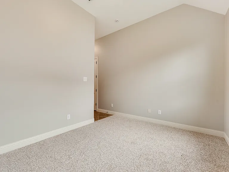 2112 Benjamin Creek Dr — Photo 33