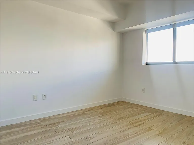 460 NE 28th St #1206 — Photo 9