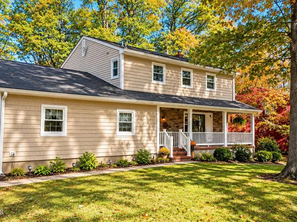 27 Surrey Lane, Eatontown, NJ 07724