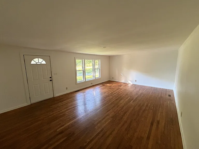 1000 Woodard Perry Rd — Photo 5