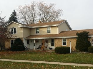 312 Hartridge Dr, Hartland, WI 53029