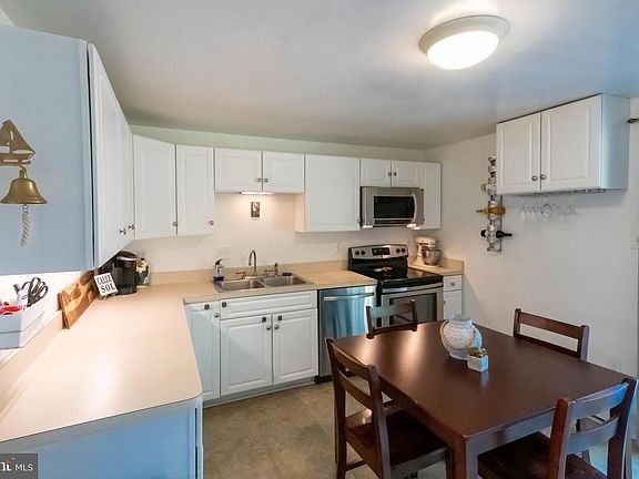 5th image of 1218 Barbud Ln