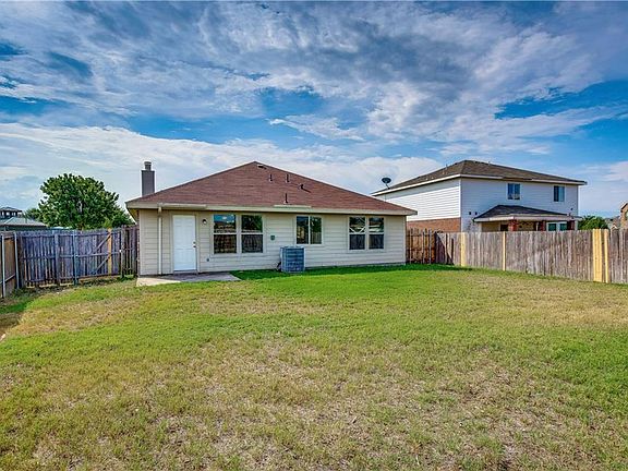 5th image of 814 Oak Hollow Ln