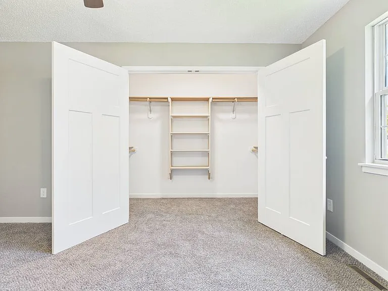1206 Foxridge Dr — Photo 34