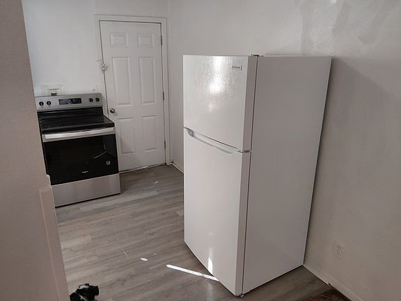 5th image of 1017 N Woodland St