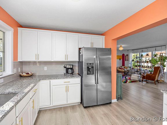 4th image of 463 Acadia Ct