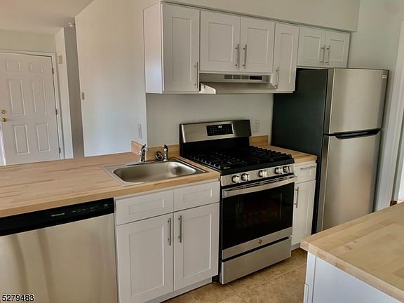 3rd image of 2 Gunstock Dr Unit 1