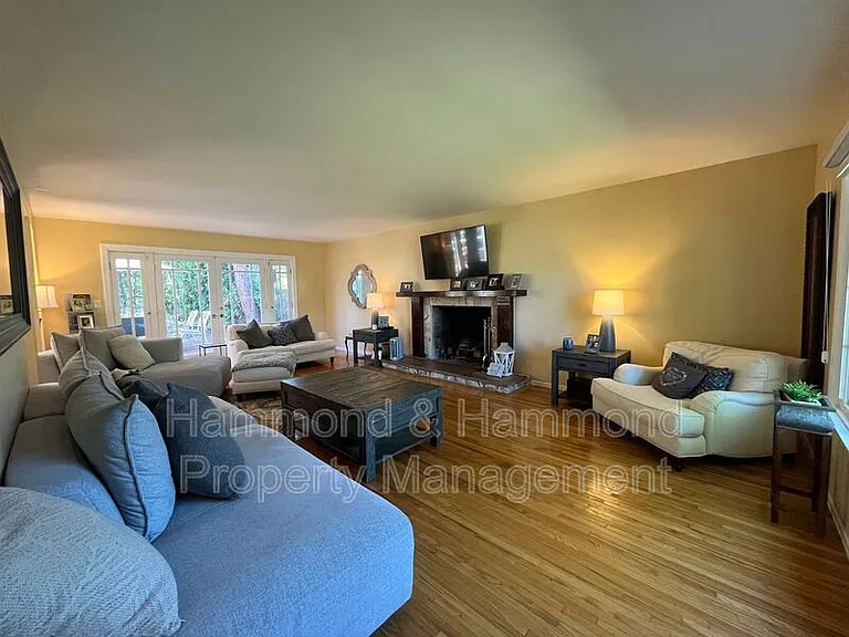 8422 Fable Ave — Photo 10