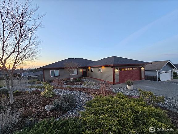 2nd image of 40 Topaz Way