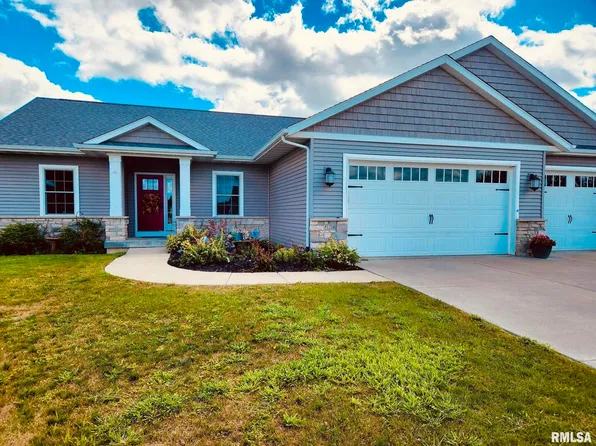 128 Park View Dr, Eldridge, IA 52748