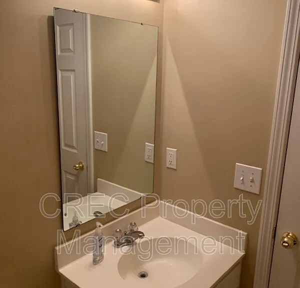 5024 Holdsworth Dr — Photo 9