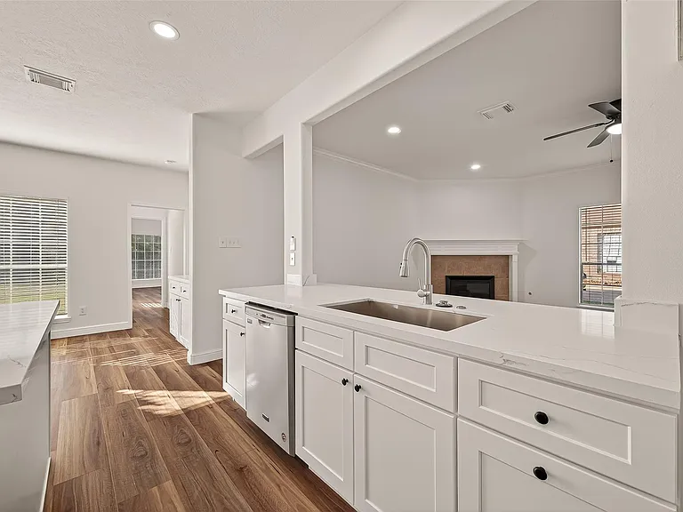 2834 Martina Dr — Photo 16