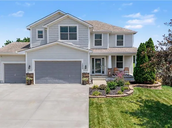 1000 Bellflower Ln, Greenwood, MO 64034