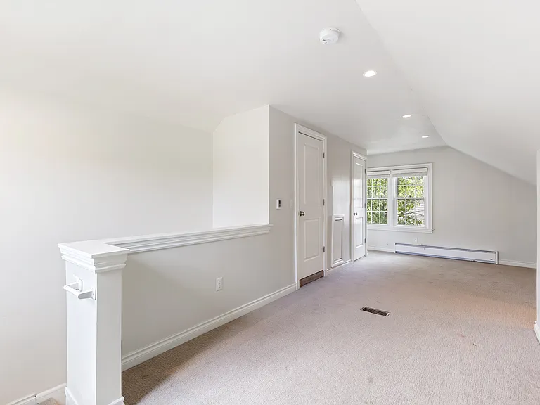 2615 Kenmore Rd — Photo 9