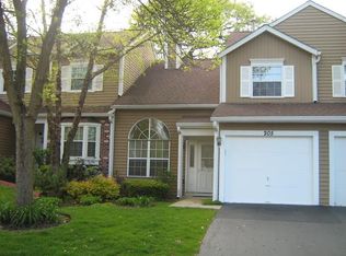 205 Ascot Ln, Streamwood, IL