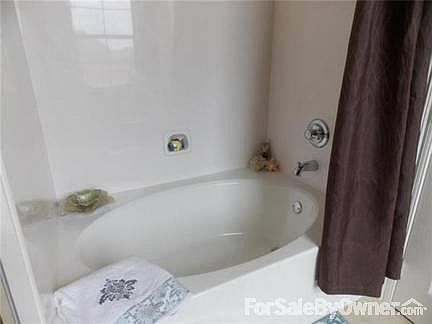 Master Bath -Garden Tub