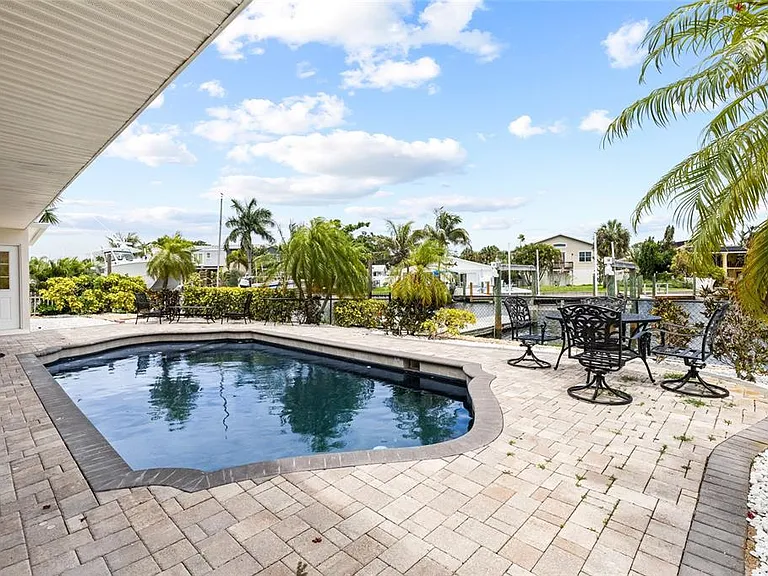 5541 Bayou Grande Blvd NE — Photo 40