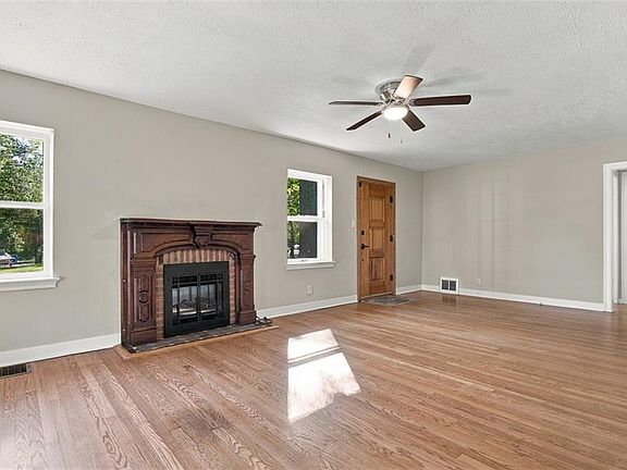 3rd image of 2914 Shrine Park Rd