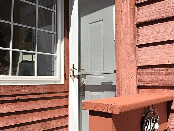 2nd image of 303 Stonewall Ln
