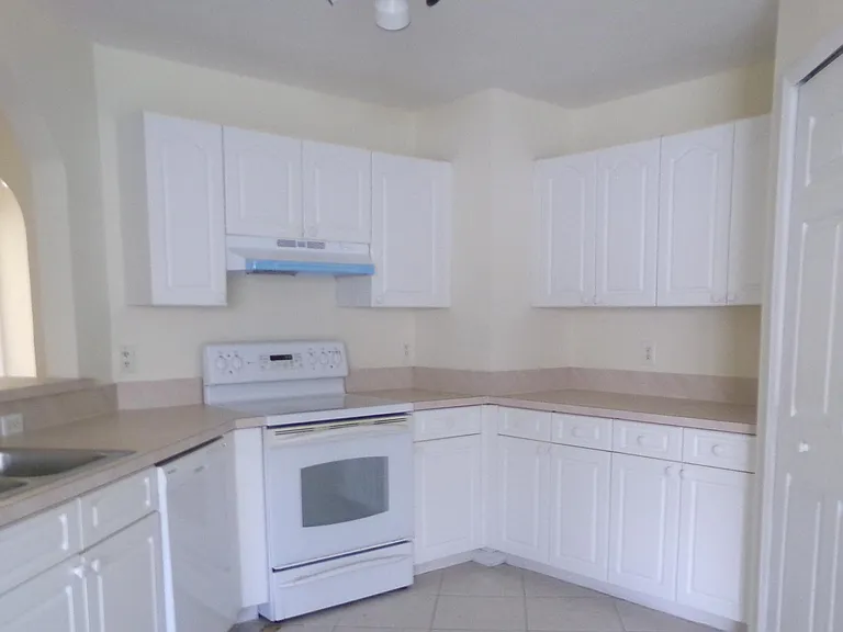 3014 SW Segovia St — Photo 6